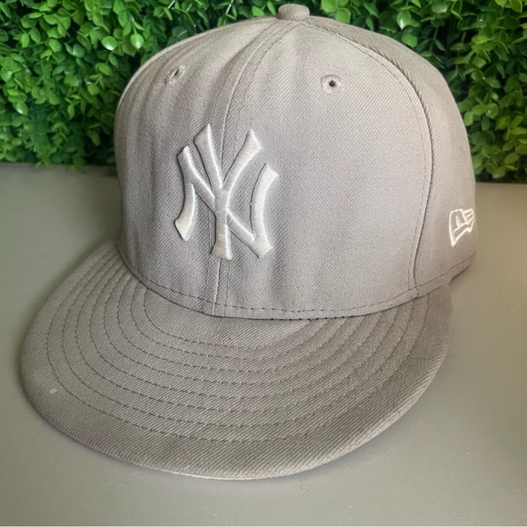 New Era Yankees 59Fifty Grey Basic Snapback Cap 7 1/4 - Picture 9 of 16